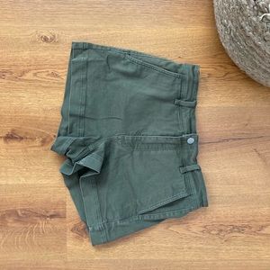 Everlane The Cotton Twill Short size 6 in the color Surplus (green).
